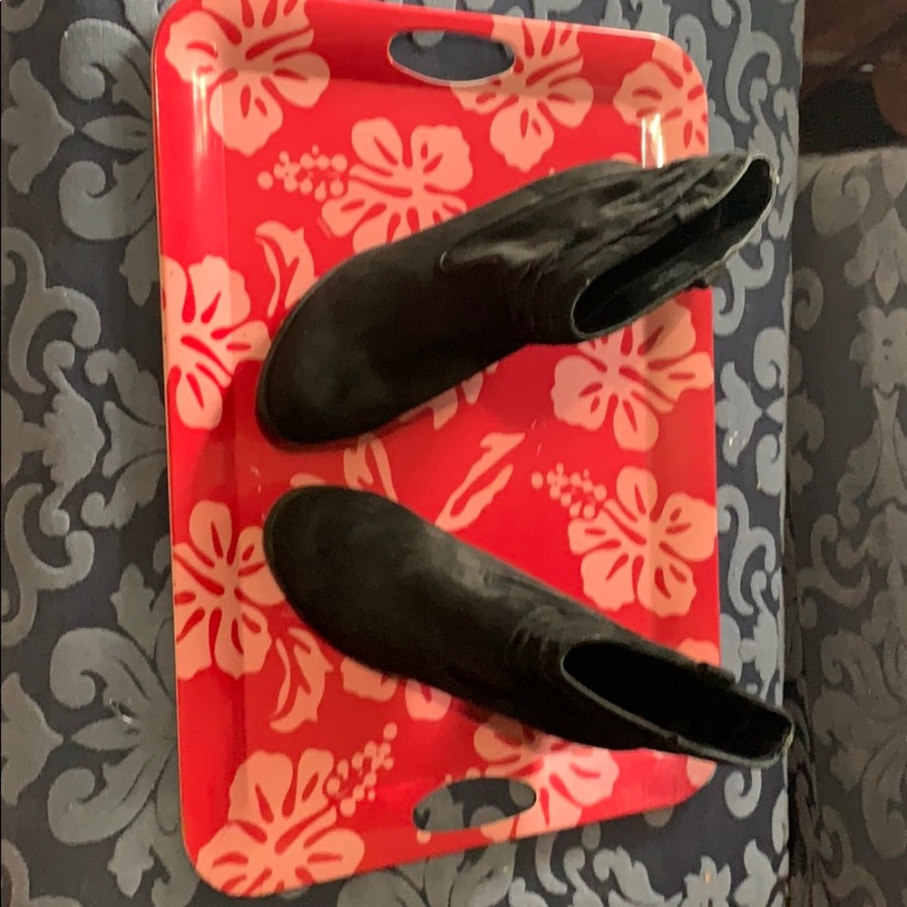 9.5 Black Boots